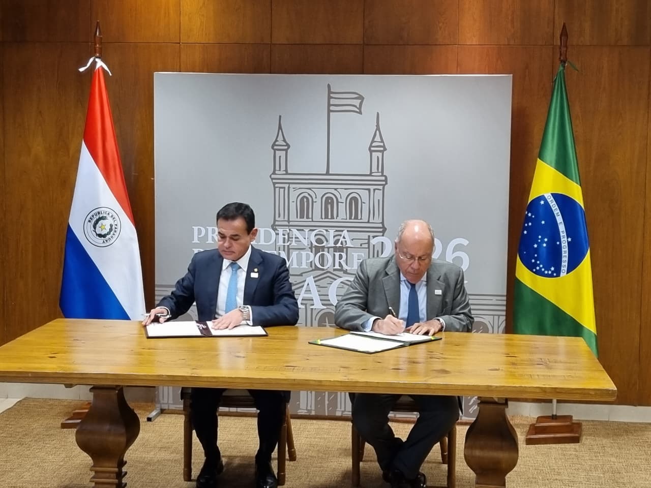 Paraguay y Brasil acuerdan regulación del transporte de cargas menores