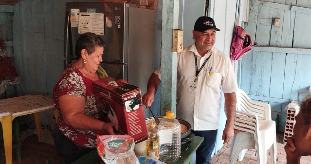 Comedor recibe olla eléctrica y alimentos