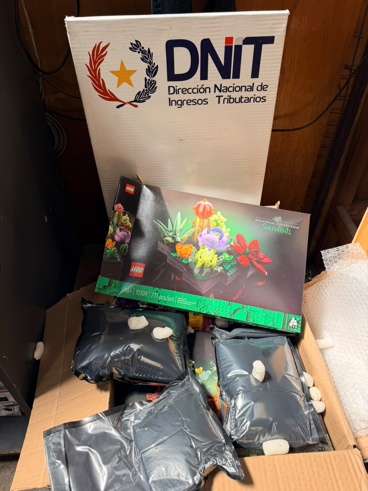 DNIT detecta presunta marihuana oculta en una caja de juguetes en el Aeropuerto Silvio Pettirossi