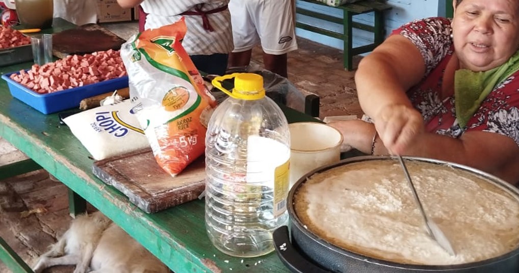 Elaboración de ollas populares con productos donados por la DNIT