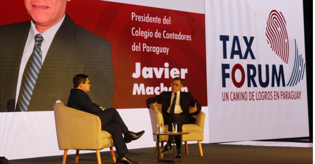 El presidente del Colegio de Contadores del Paraguay, como segundo panelista.