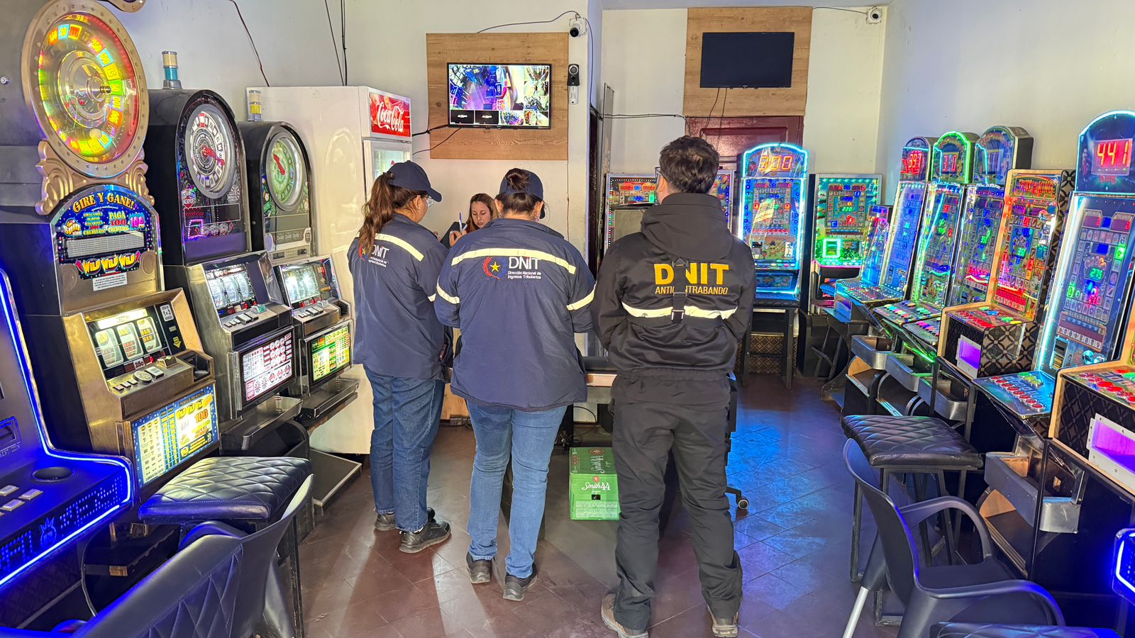 DNIT incautó casi un centenar de máquinas de juegos de azar en San Lorenzo DNIT incautó casi un centenar de máquinas de juegos de azar en San Lorenzo