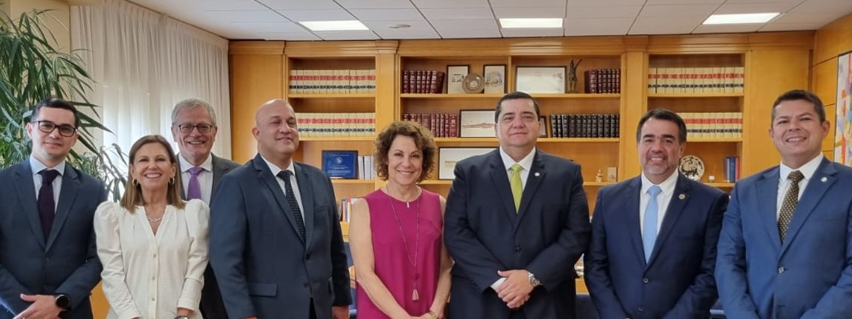 Visita técnica de la DNIT a instituciones tributarias de España