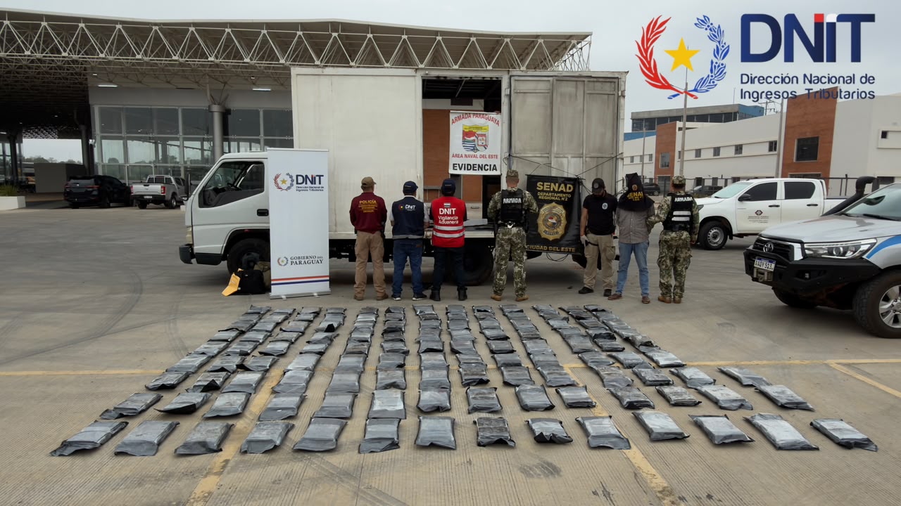 DNIT incauta 304 kilos de presunta marihuana en el Puente de la Integración