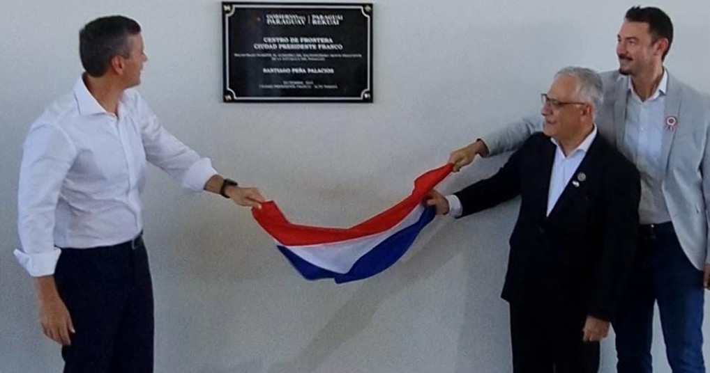Descubrimiento de la placa conmemorativa al gobierno del presidente de la República