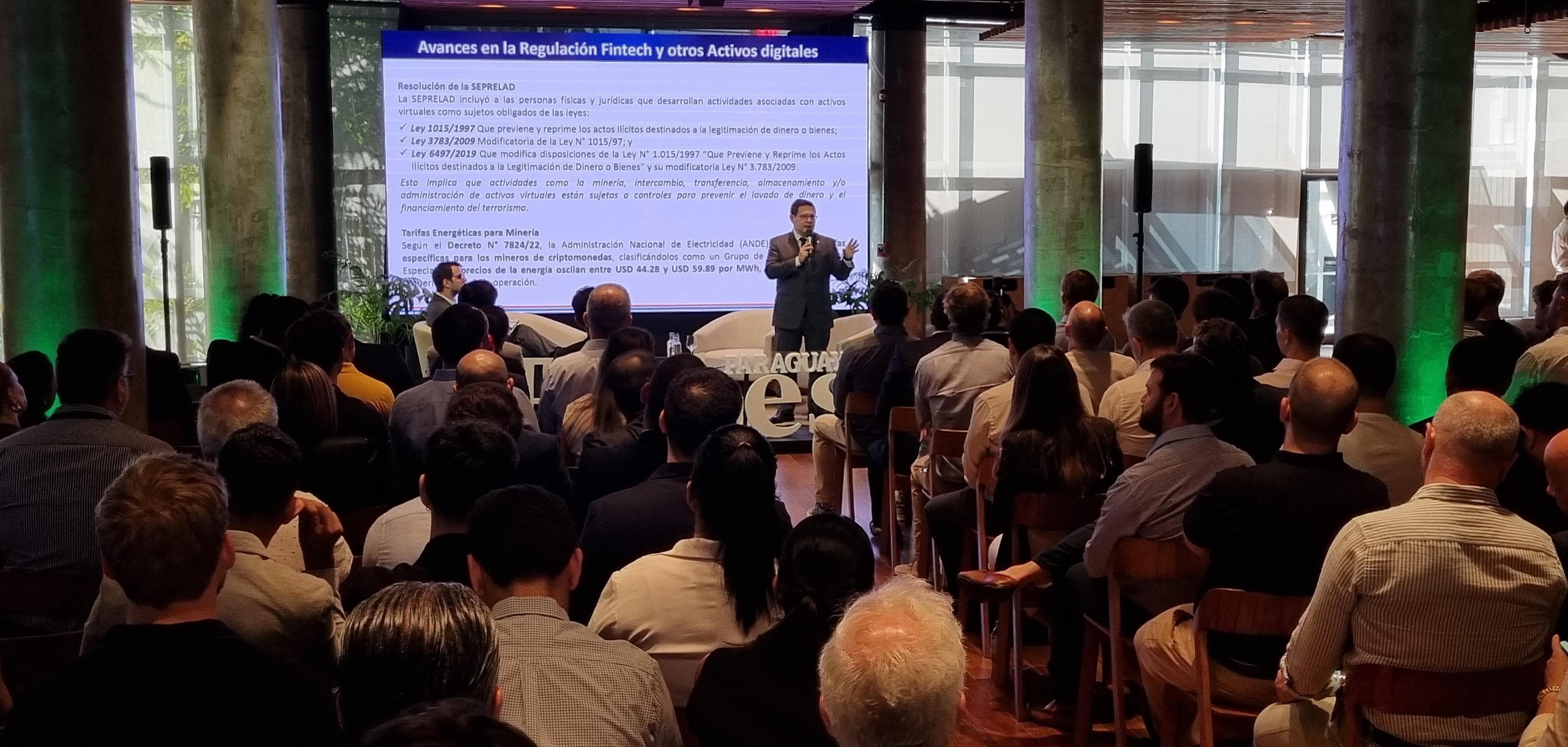 Durante su exposición, el director nacional mencionó que la DNIT invierte cada año en la innovación de tecnología.