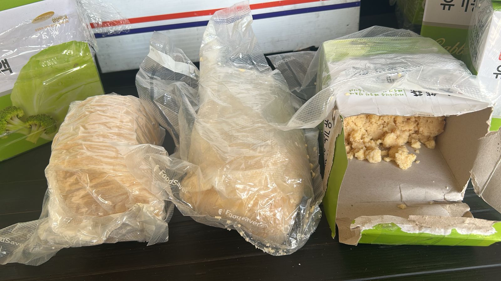 La detección de “amodiaquine”, una sustancia ilícita, confirmó la inconsistencia entre la declaración de la mercadería y el contenido real del paquete.